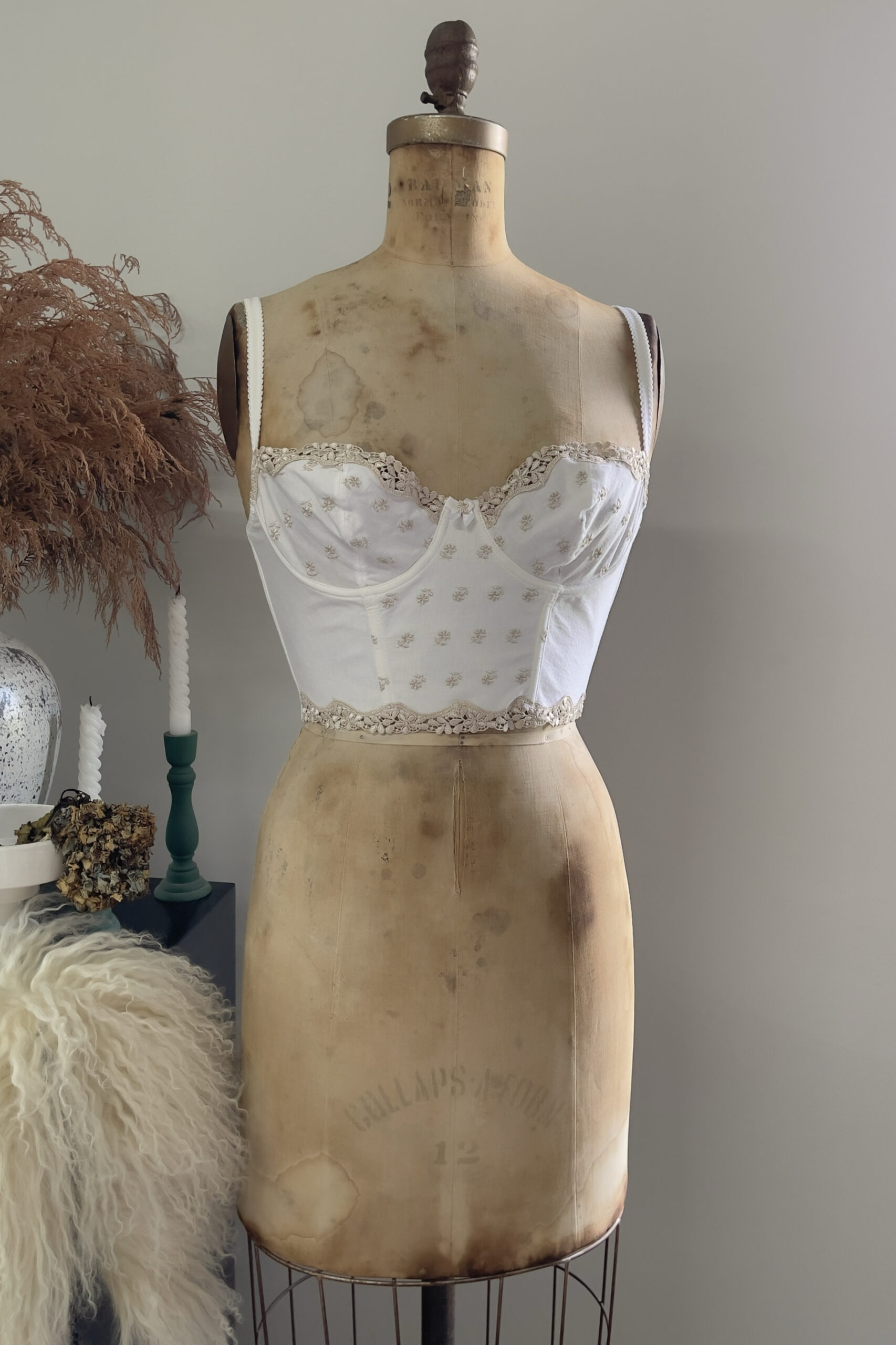 Vintage 1990s White Cotton Embroidered Bustier (34B) - Image 13