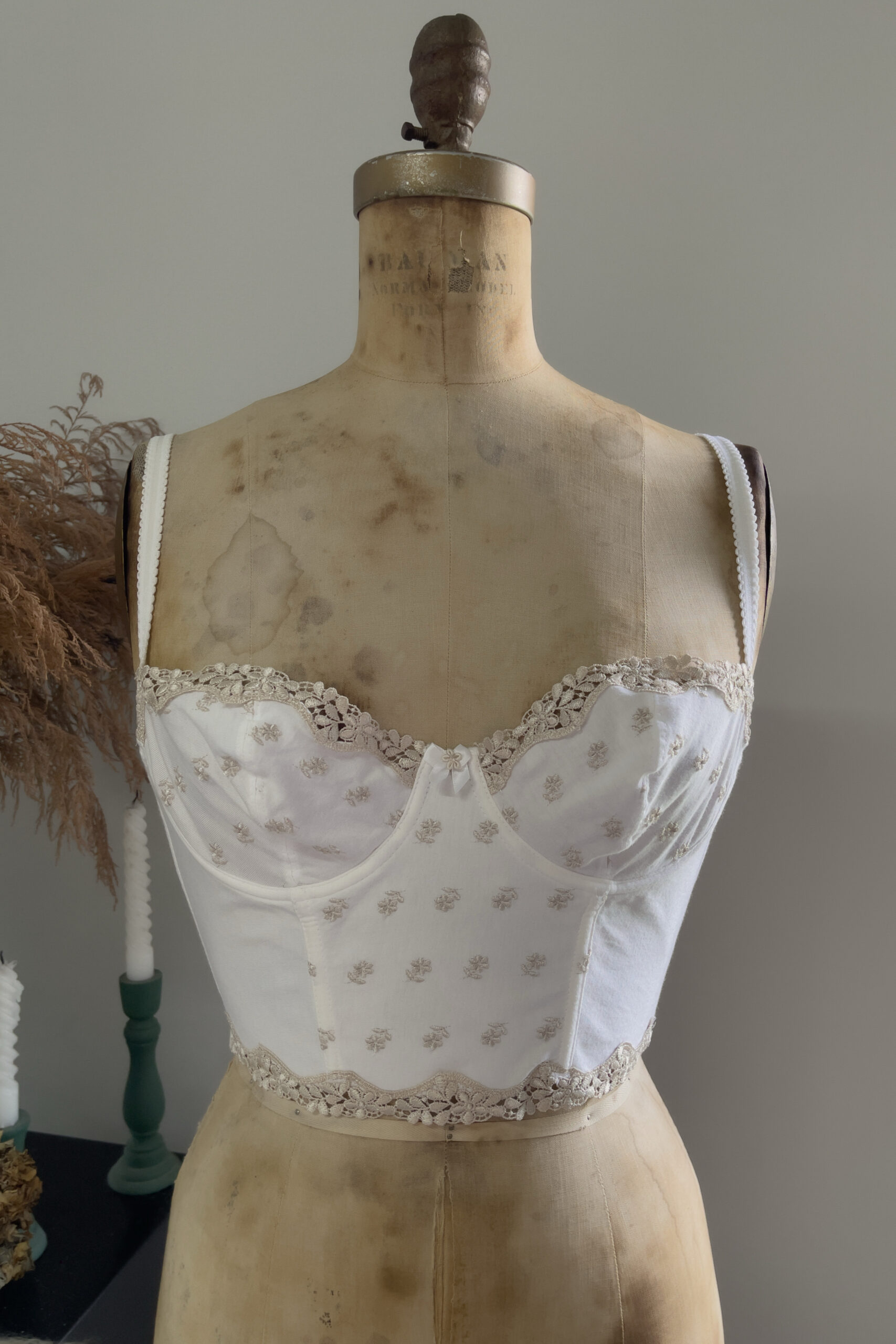 Vintage 1990s White Cotton Embroidered Bustier (34B) - Image 14
