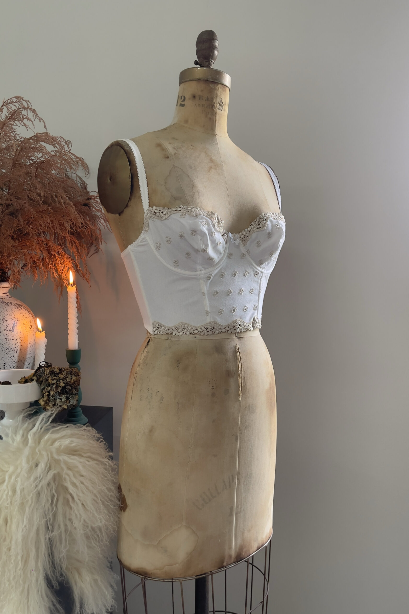 Vintage 1990s White Cotton Embroidered Bustier (34B) - Image 15