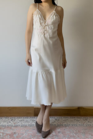 Vintage 1980s Ivory Satin Floral Embroidered Nightgown (L)