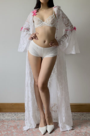 Vintage 1970s White Lace Peignoir Robe (XS–M)