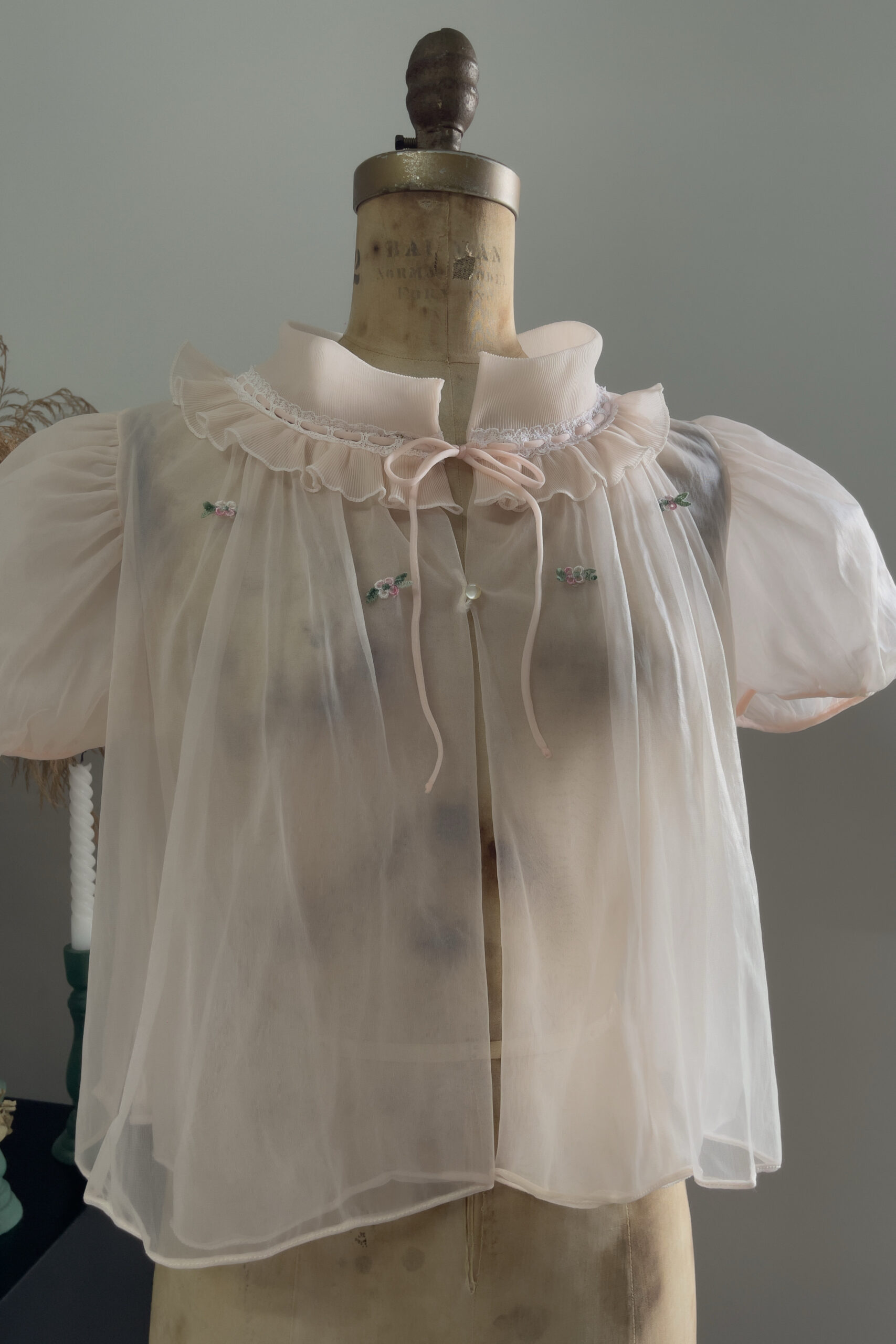 Vintage 1960s Peach Nylon Chiffon Bed Jacket (S–M) - Image 8