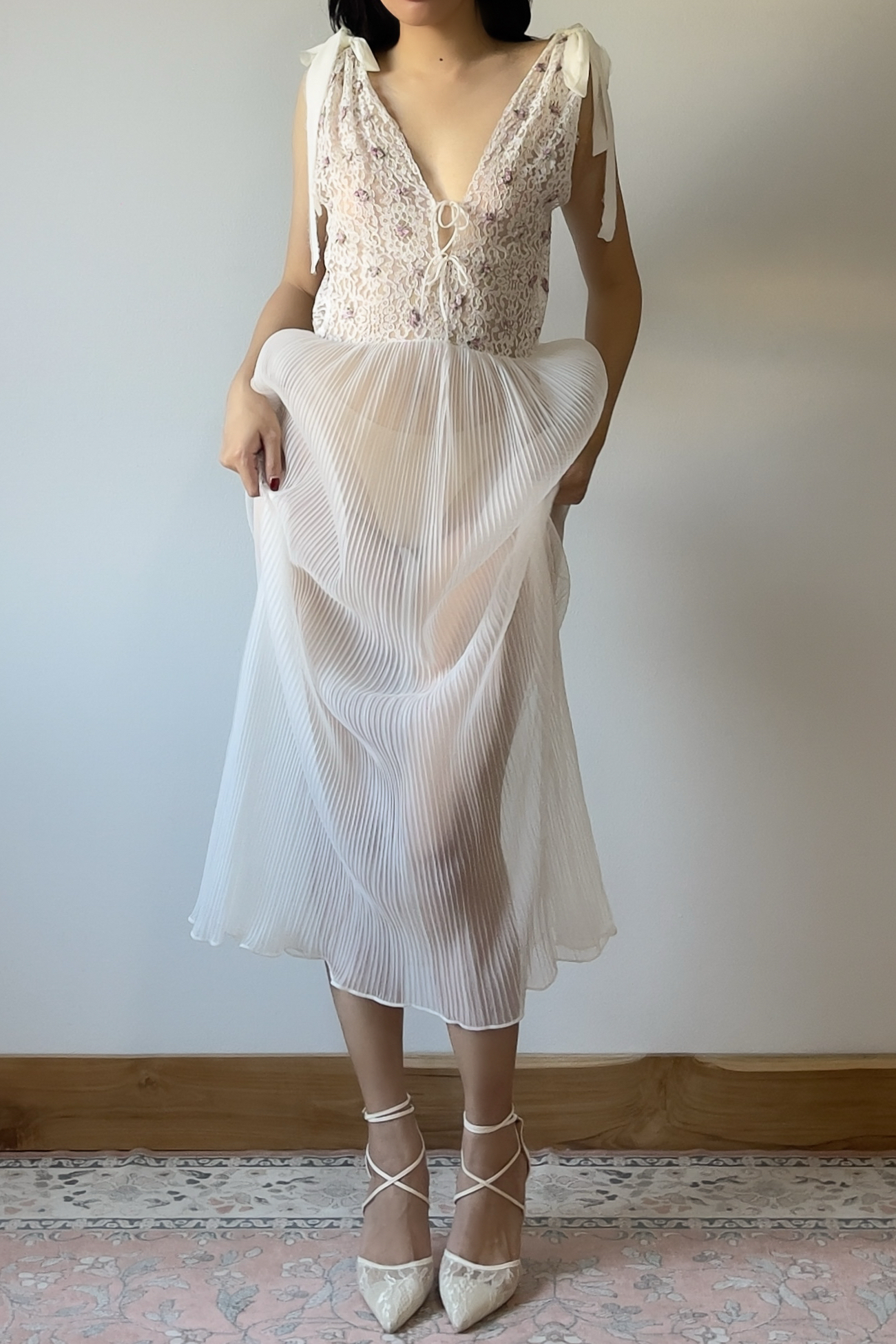 Romantic 1970s White Pleated Nylon Chiffon Nightgown (S–M)