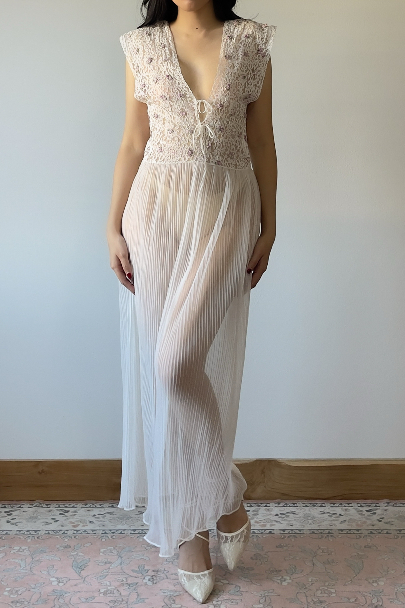 Romantic 1970s White Pleated Nylon Chiffon Nightgown (S–M) - Image 2