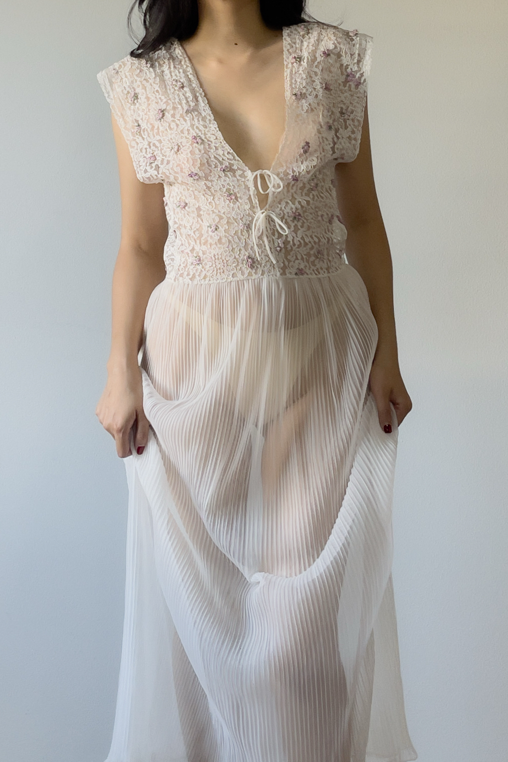 Romantic 1970s White Pleated Nylon Chiffon Nightgown (S–M) - Image 3