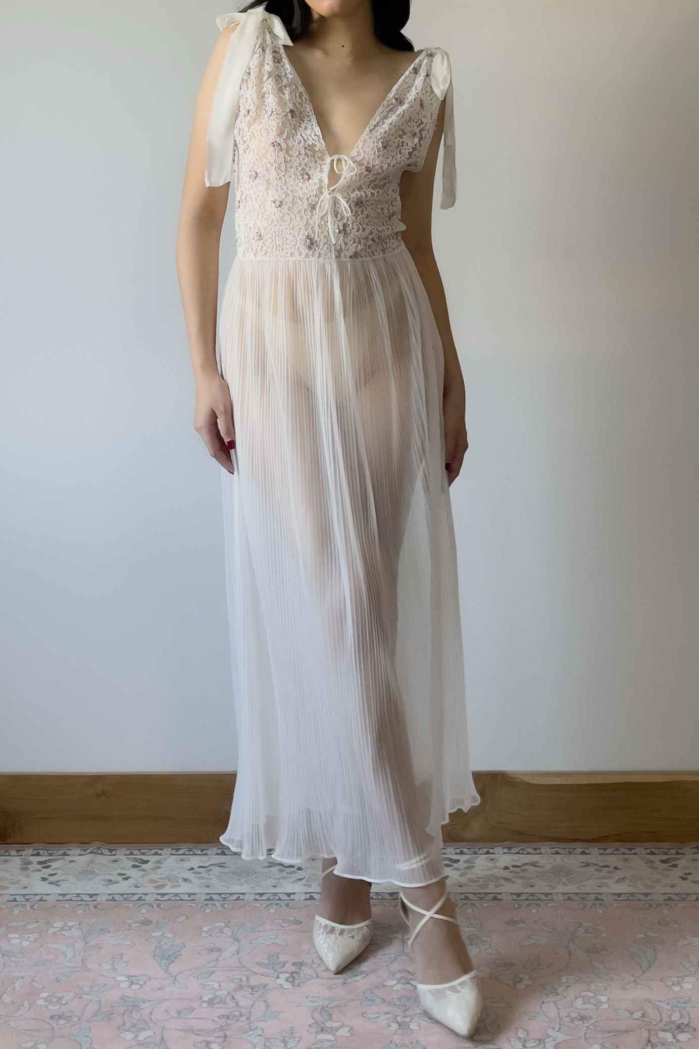 Romantic 1970s White Pleated Nylon Chiffon Nightgown (S–M) - Image 4