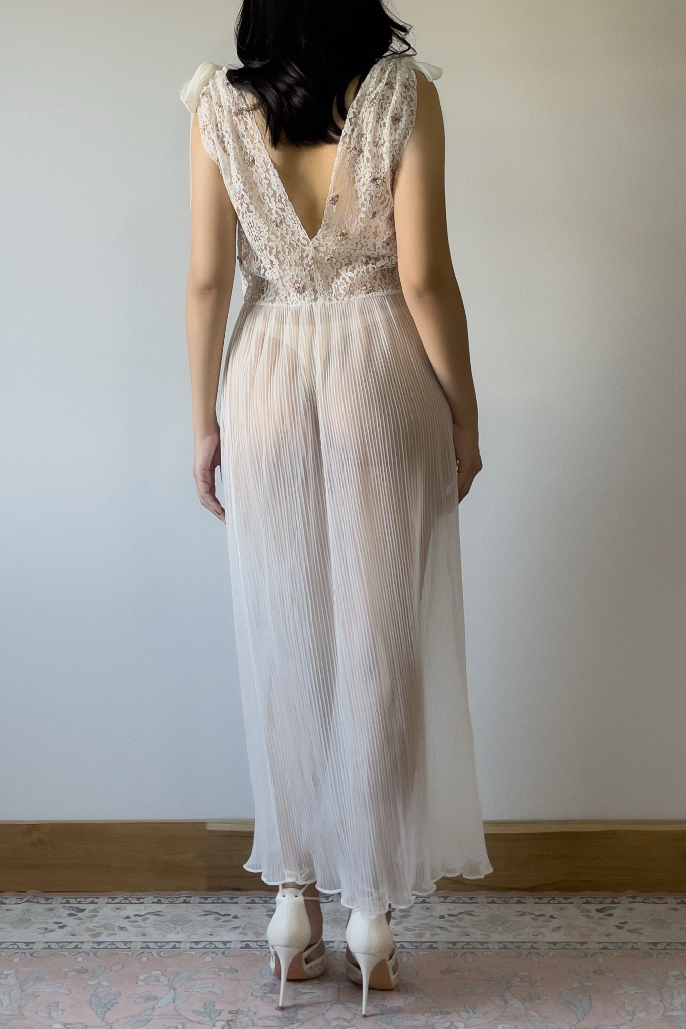 Romantic 1970s White Pleated Nylon Chiffon Nightgown (S–M) - Image 7