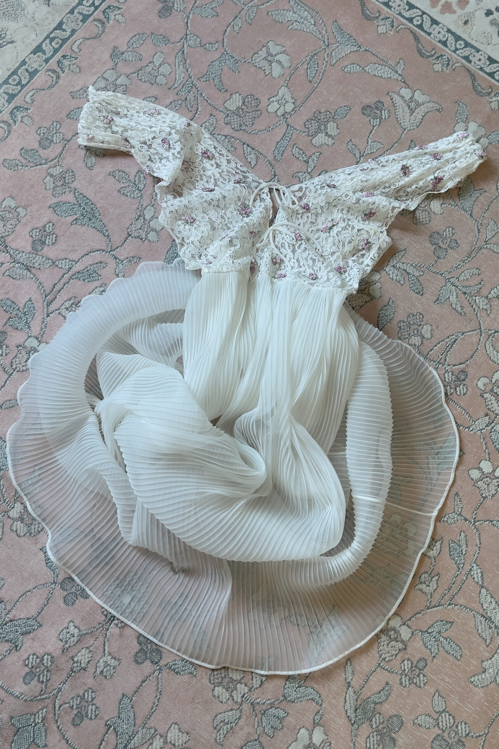 Romantic 1970s White Pleated Nylon Chiffon Nightgown (S–M) - Image 8