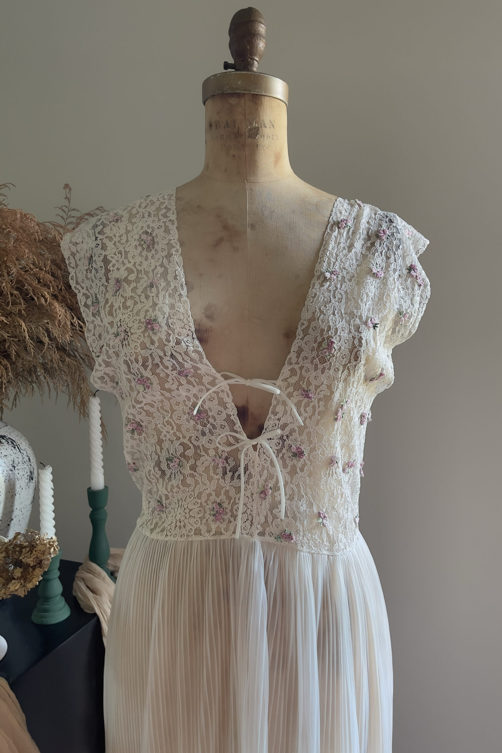 Romantic 1970s White Pleated Nylon Chiffon Nightgown (S–M) - Image 14