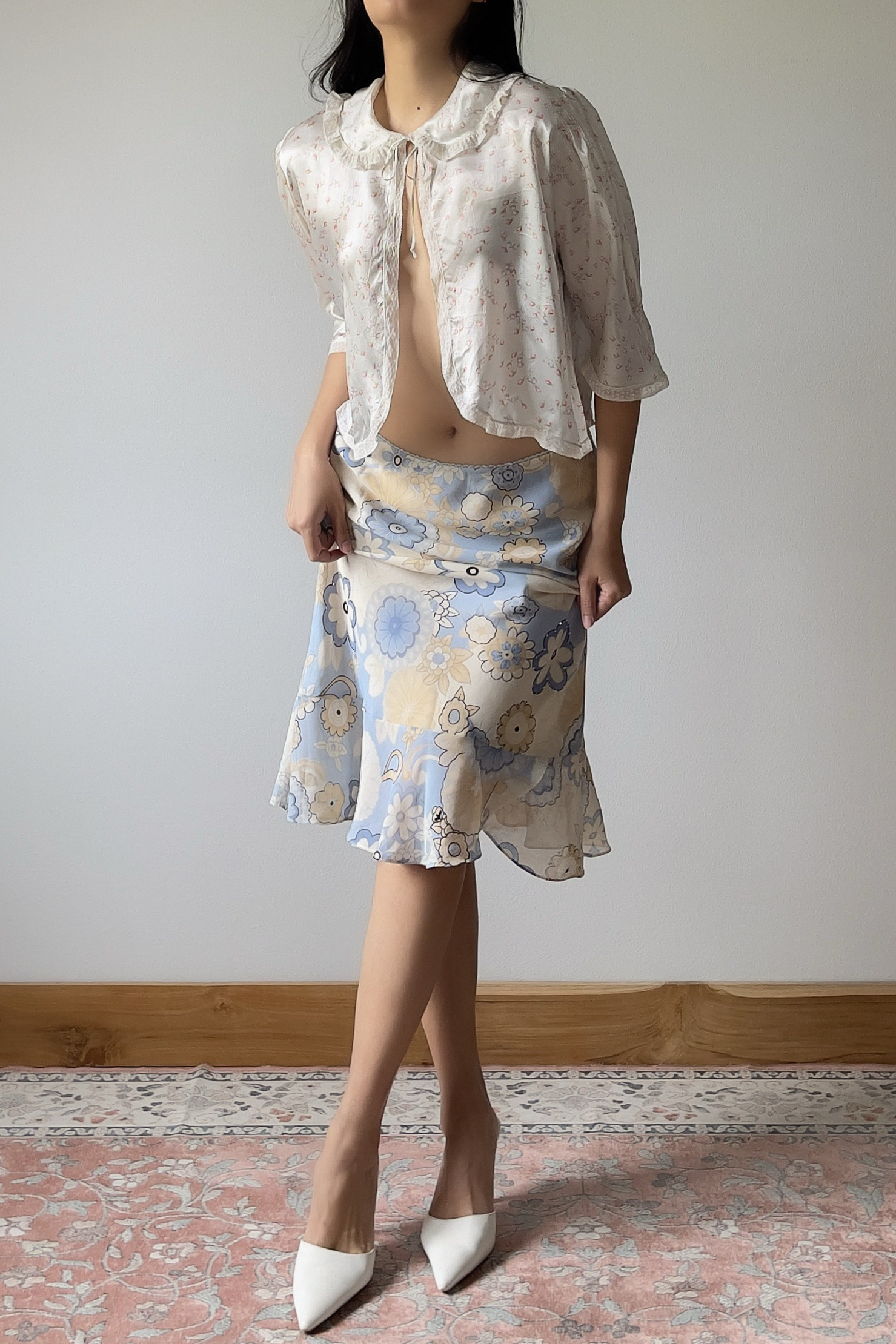Vintage 1940s Pale Blue Floral Satin Bed Jacket (S–M) - Image 5