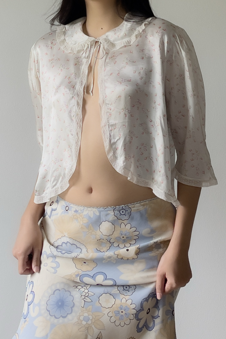 Vintage 1940s Pale Blue Floral Satin Bed Jacket (S–M) - Image 2