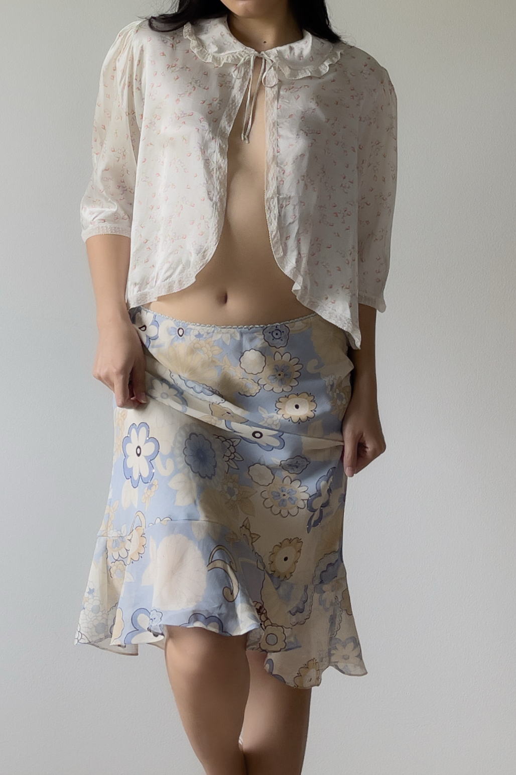 Vintage 1940s Pale Blue Floral Satin Bed Jacket (S–M) - Image 4