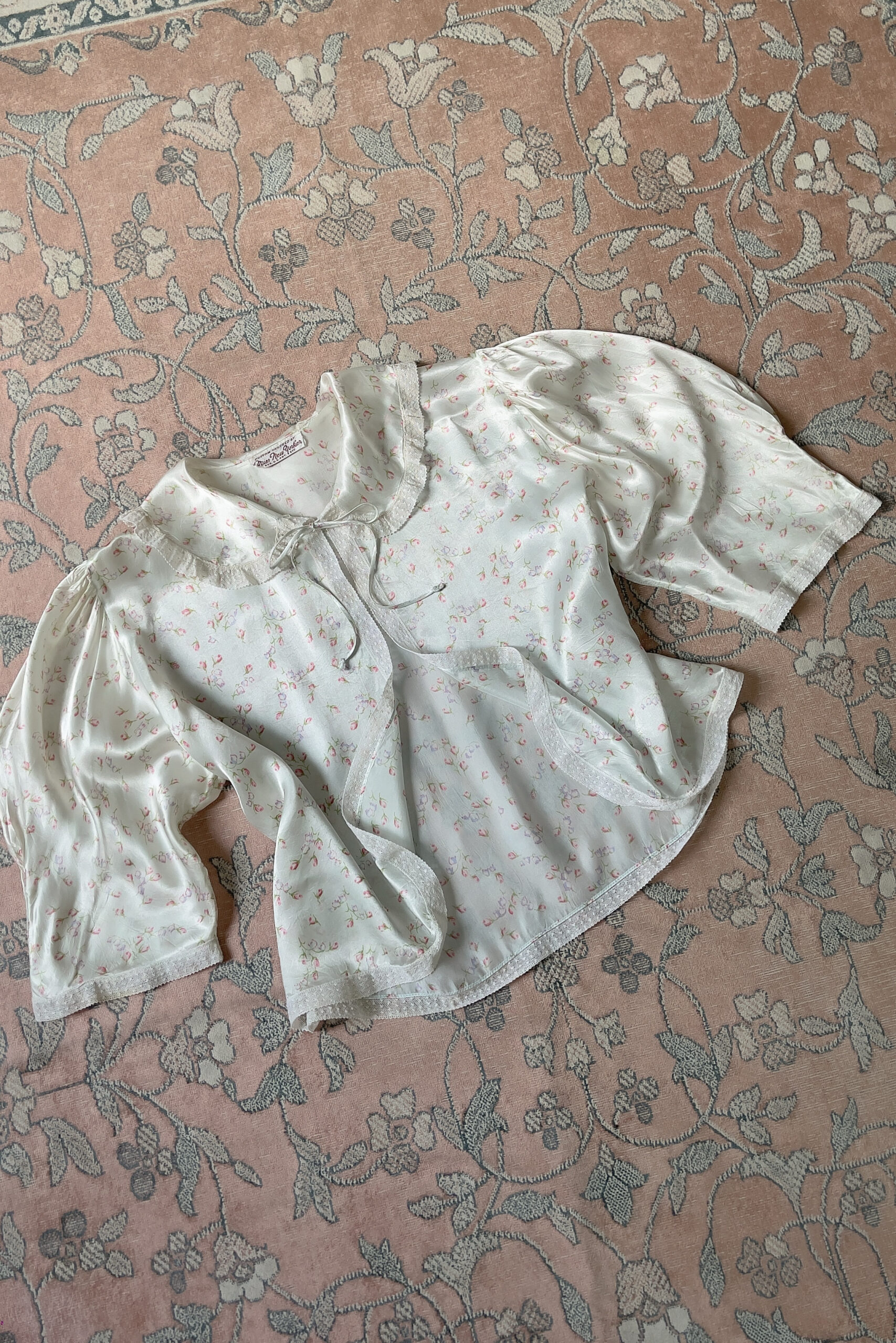 Vintage 1940s Pale Blue Floral Satin Bed Jacket (S–M) - Image 8