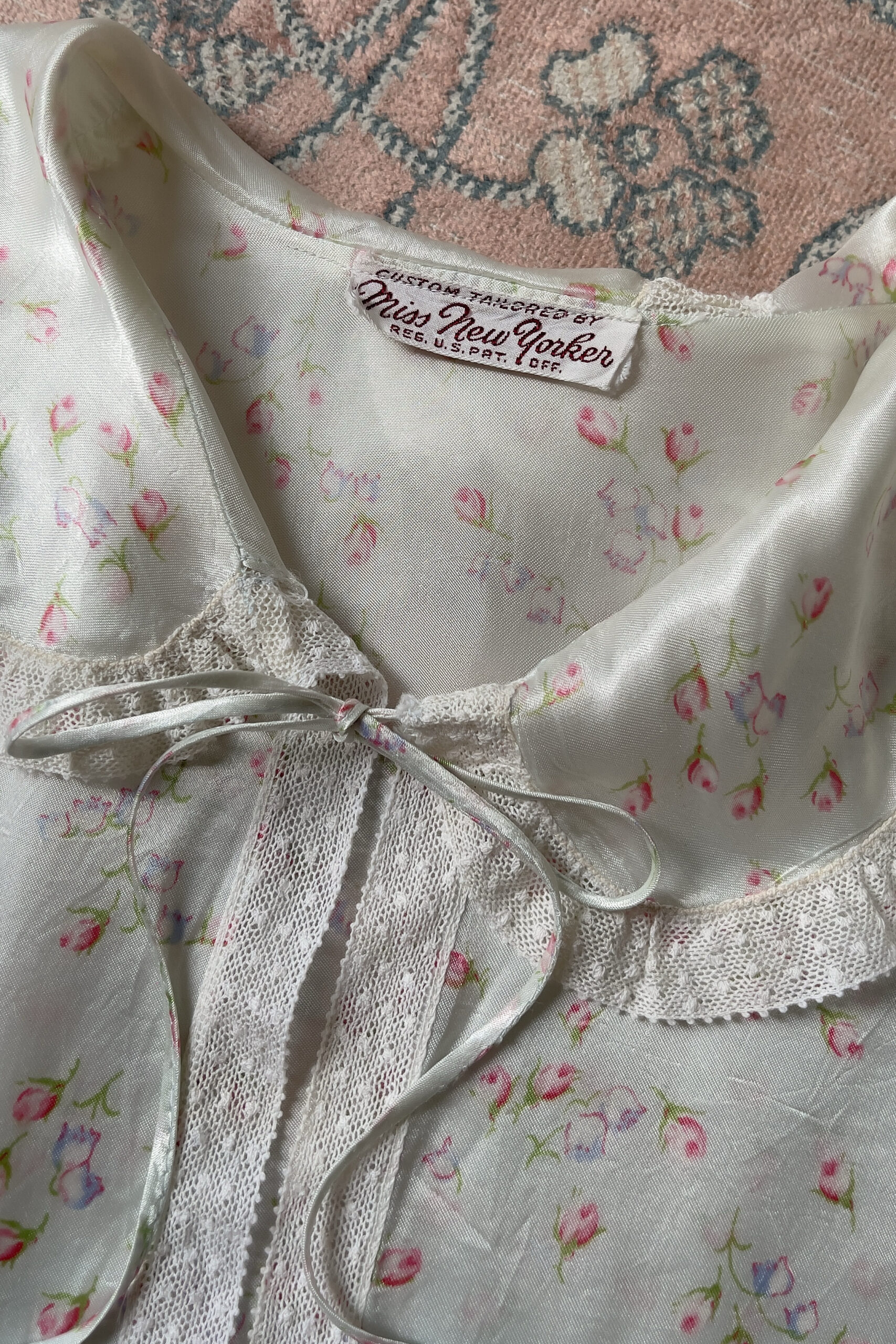 Vintage 1940s Pale Blue Floral Satin Bed Jacket (S–M) - Image 12