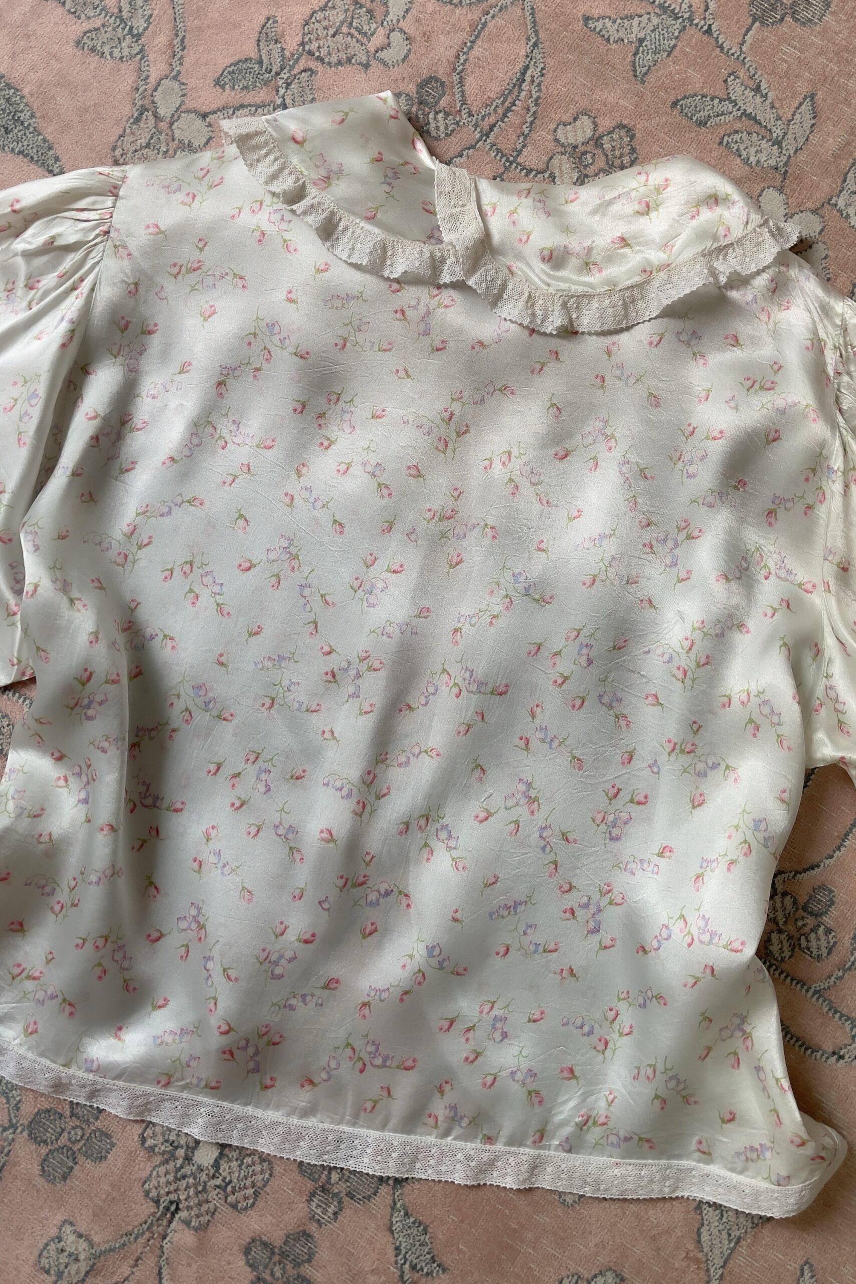 Vintage 1940s Pale Blue Floral Satin Bed Jacket (S–M) - Image 16