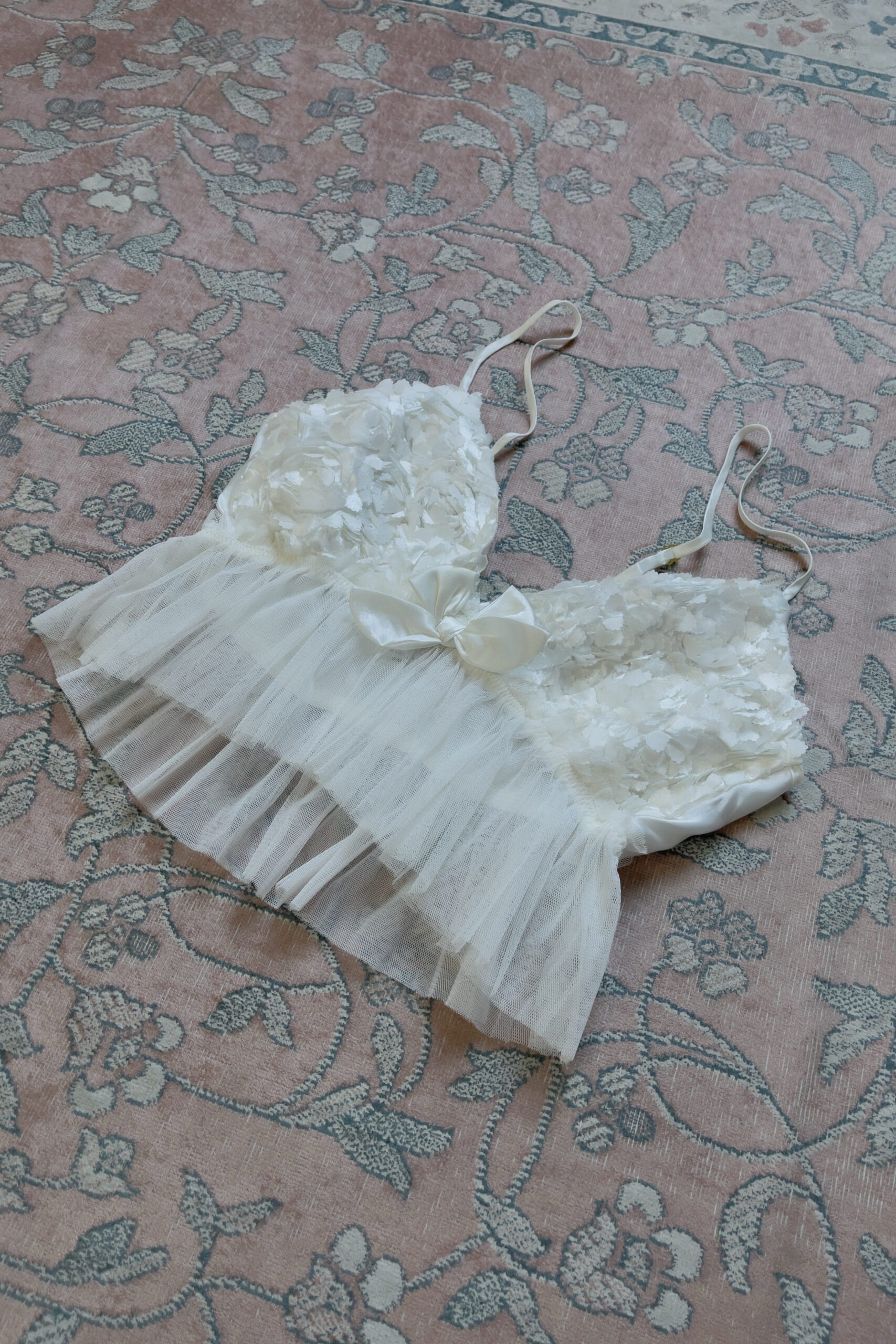 Romantic Soft White Mesh Floral Camisole Top (M) - Image 4