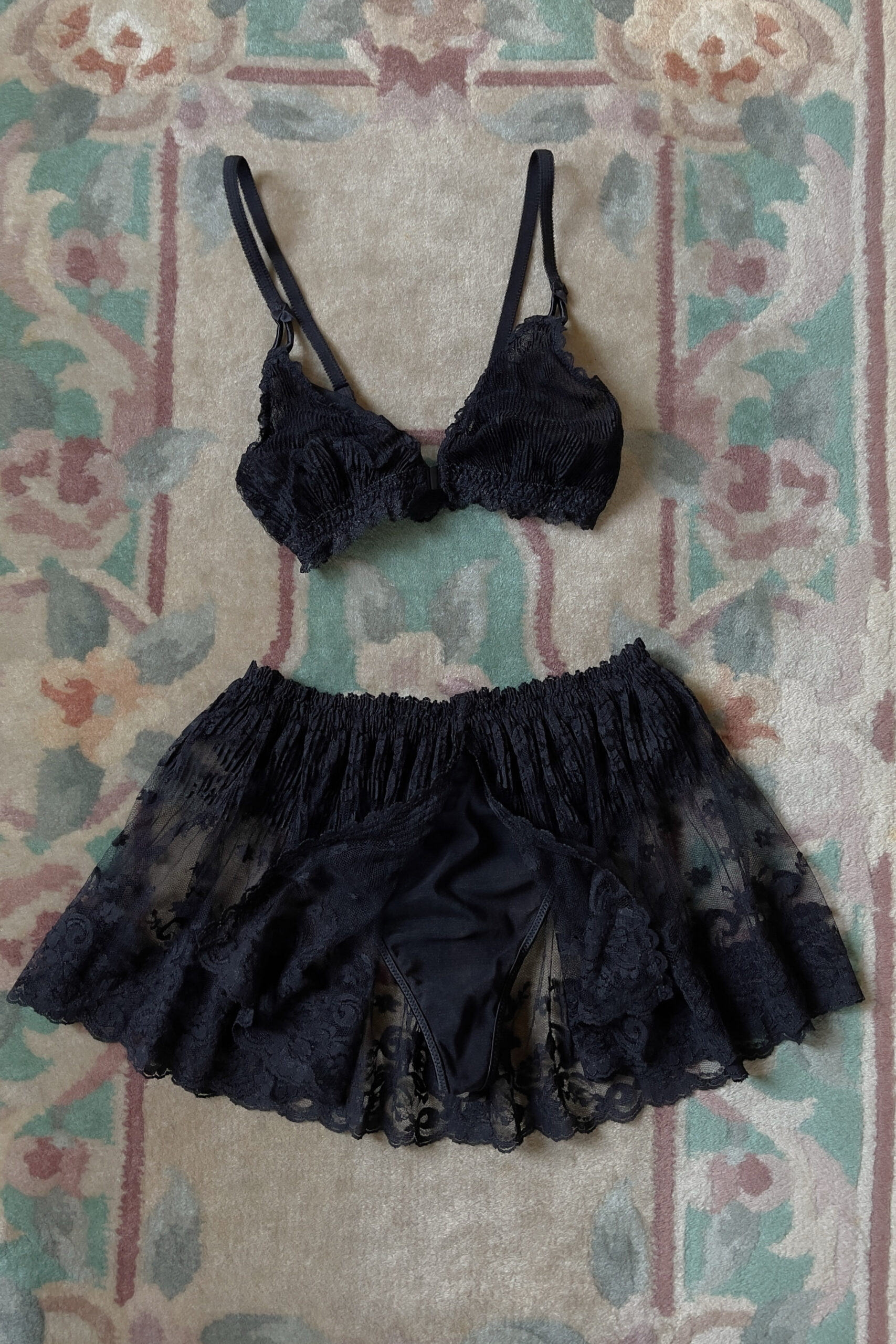 Vintage 1990s Black Semi-Sheer Lace Lingerie Set (S–M) - Image 10