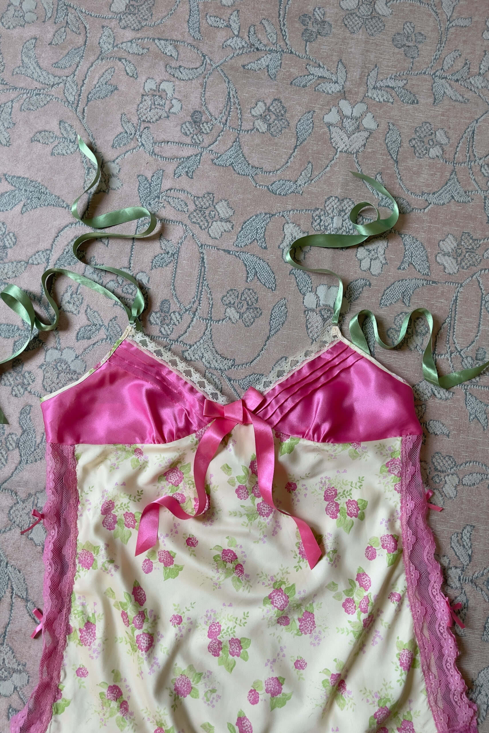 Vintage Y2K Cream Floral Satin Lace Camisole (M–L) - Image 8