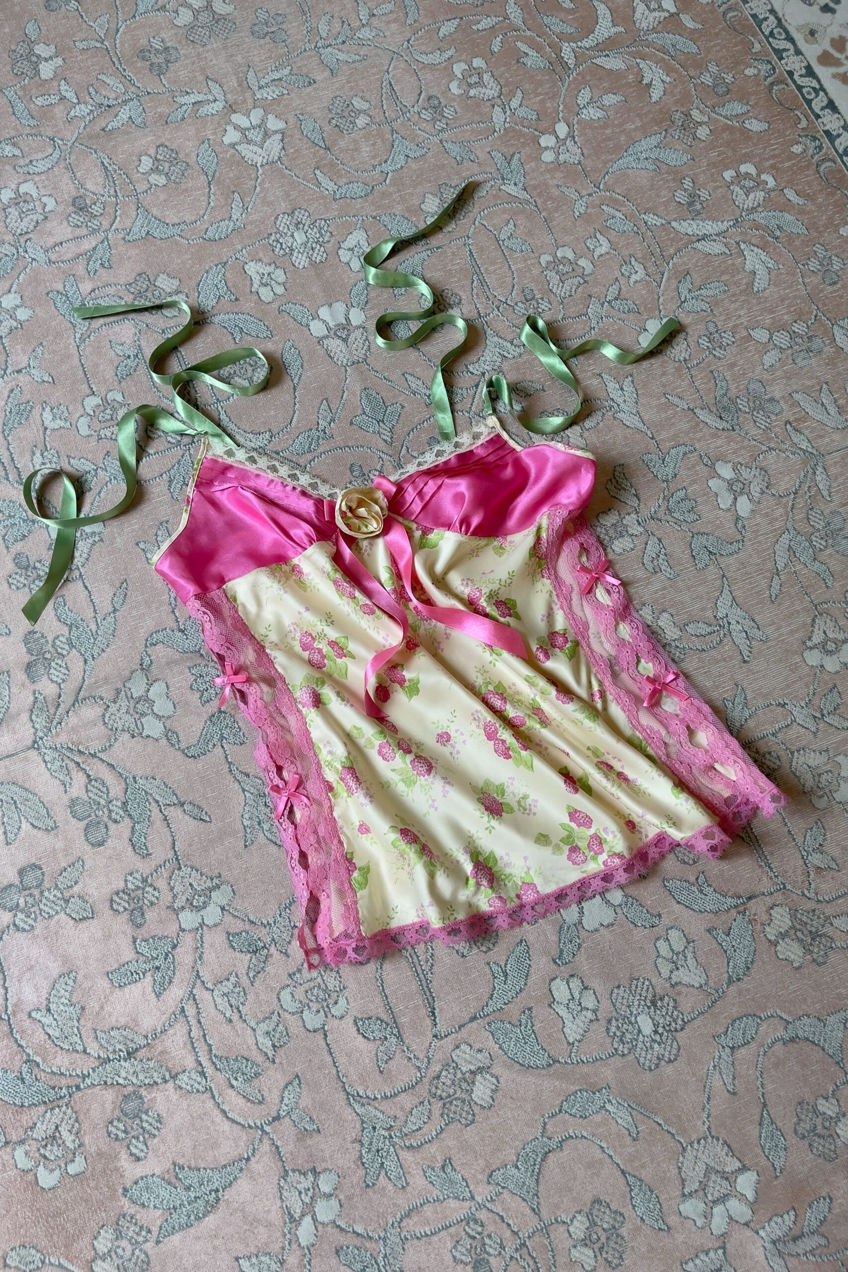 Vintage Y2K Cream Floral Satin Lace Camisole (M–L) - Image 10