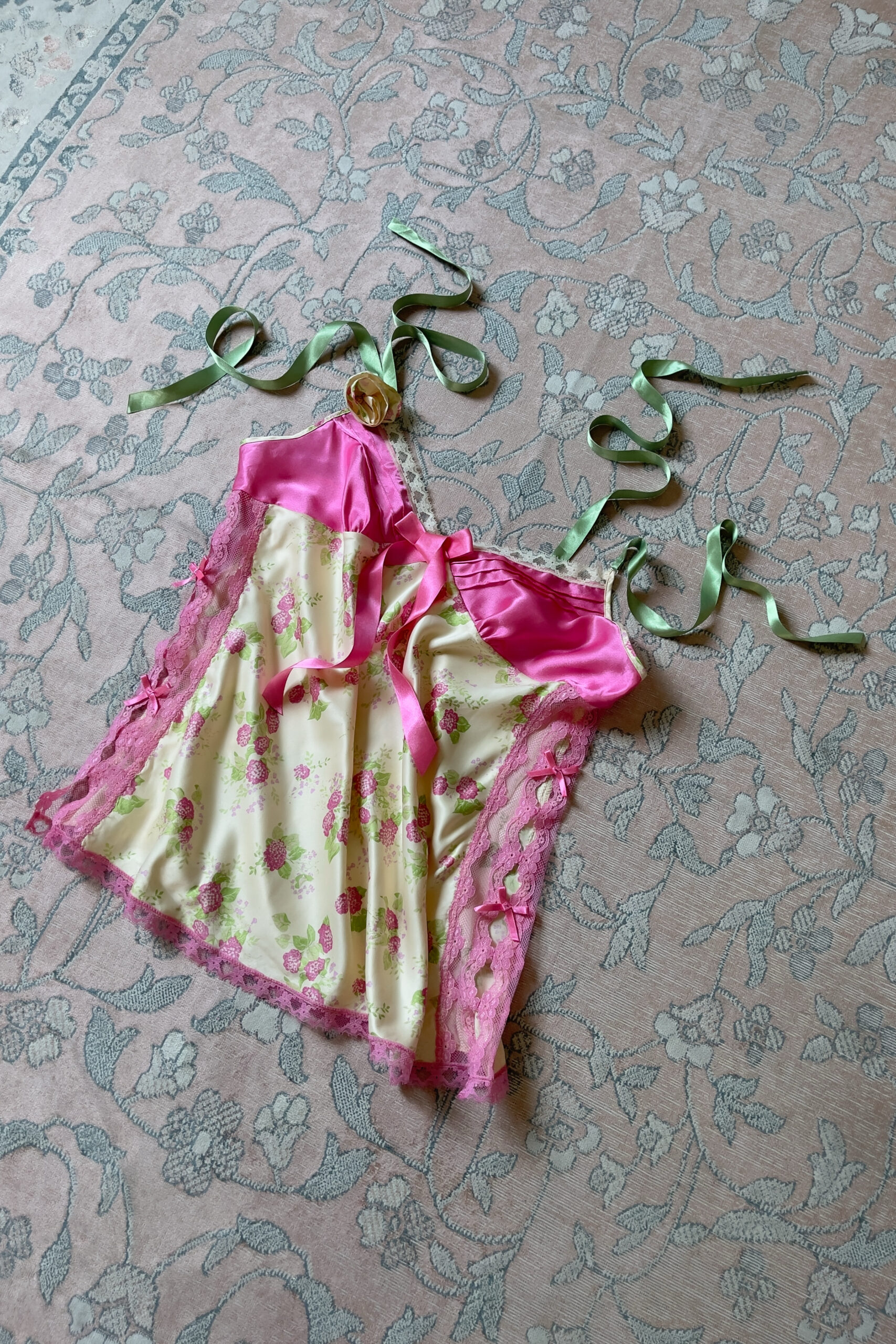 Vintage Y2K Cream Floral Satin Lace Camisole (M–L) - Image 12