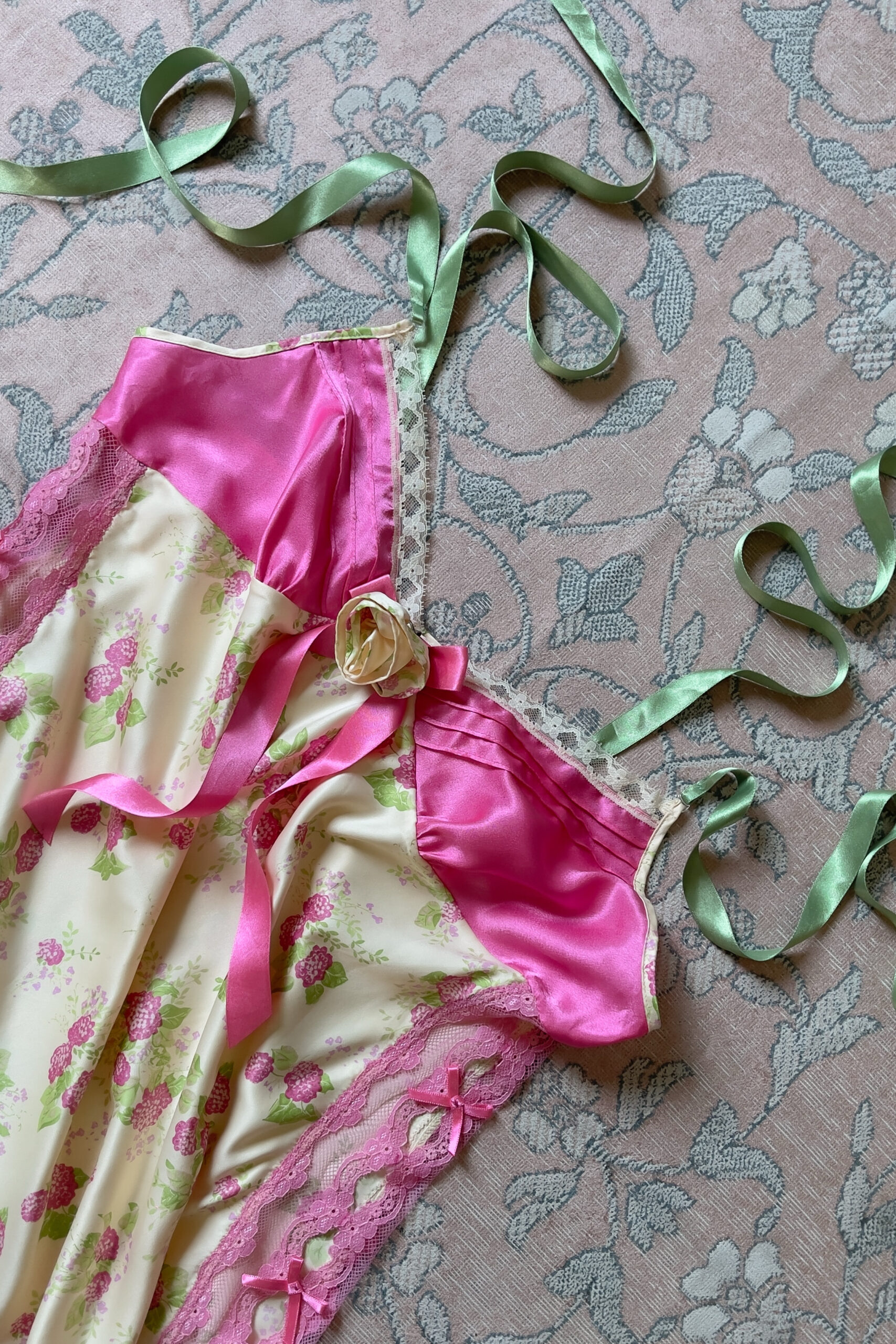Vintage Y2K Cream Floral Satin Lace Camisole (M–L) - Image 11